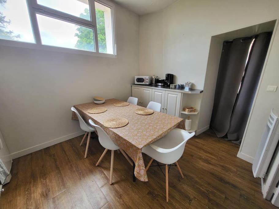 Apartamento Le P'Tit Nid Parthenay Exterior foto